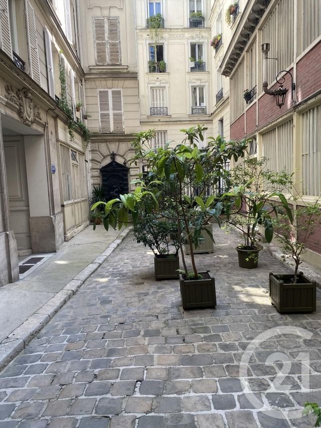 Appartement à vendre - 2 pièces - 167.0 m2 - PARIS - 75010 - ILE-DE-FRANCE - Century 21 Magenta La Fayette