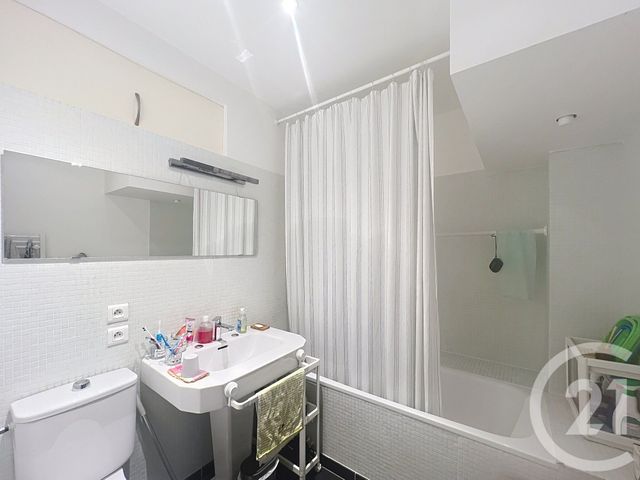 Appartement F3 à vendre - 3 pièces - 63.0 m2 - PARIS - 75010 - ILE-DE-FRANCE - Century 21 Magenta La Fayette