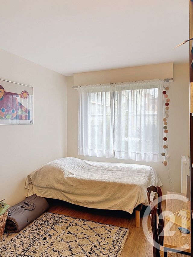 Appartement F3 à vendre - 4 pièces - 100.0 m2 - PARIS - 75018 - ILE-DE-FRANCE - Century 21 Magenta La Fayette