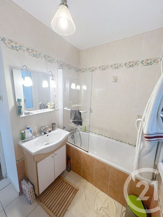 Appartement F2 à vendre - 3 pièces - 54.5 m2 - PARIS - 75010 - ILE-DE-FRANCE - Century 21 Magenta La Fayette