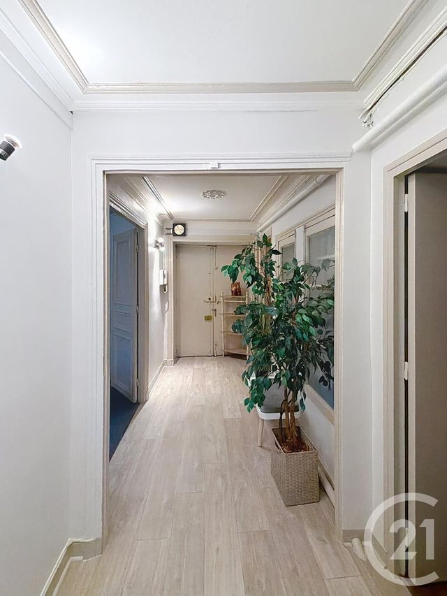 Appartement Local à vendre - 4 pièces - 100.1 m2 - PARIS - 75010 - ILE-DE-FRANCE - Century 21 Magenta La Fayette