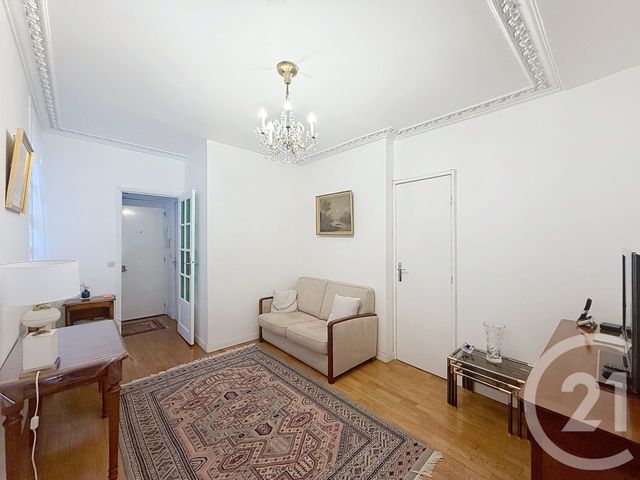 Appartement T3 à vendre - 3 pièces - 47.3 m2 - PARIS - 75010 - ILE-DE-FRANCE - Century 21 Magenta La Fayette