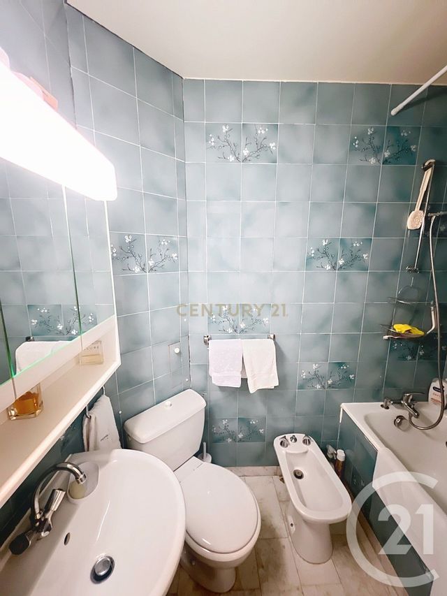 Appartement T3 à vendre - 3 pièces - 47.3 m2 - PARIS - 75010 - ILE-DE-FRANCE - Century 21 Magenta La Fayette