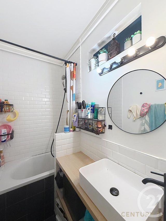 Appartement F3 à vendre - 3 pièces - 57.8 m2 - PARIS - 75010 - ILE-DE-FRANCE - Century 21 Magenta La Fayette